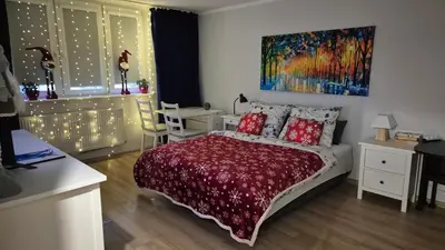 Łóżko lub łóżka w pokoju w obiekcie Marti apartament Metro Bródno