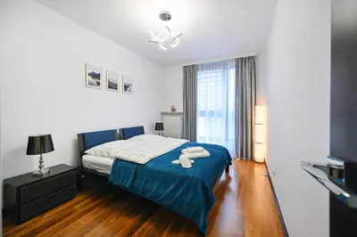 Łóżko lub łóżka w pokoju w obiekcie MERIDIAN Building Modern 1BR with Balcony & Parking in Wola