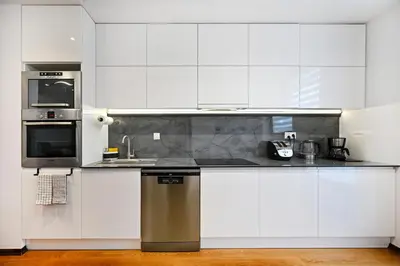 Kuchnia lub aneks kuchenny w obiekcie MERIDIAN Building Modern 1BR with Balcony & Parking in Wola