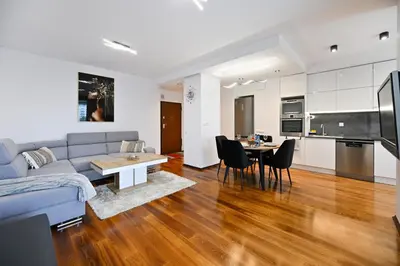 Kuchnia lub aneks kuchenny w obiekcie MERIDIAN Building Modern 1BR with Balcony & Parking in Wola