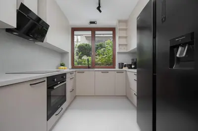 Kuchnia lub aneks kuchenny w obiekcie Family Apartment with 3 Bedrooms and a Parking Space by Noclegi Renters