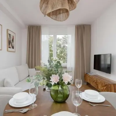 Wilcza Tenement Apartment Near National Museum by Noclegi Renters