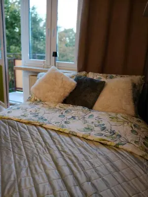 Łóżko lub łóżka w pokoju w obiekcie Bliska Ochota Apartment
