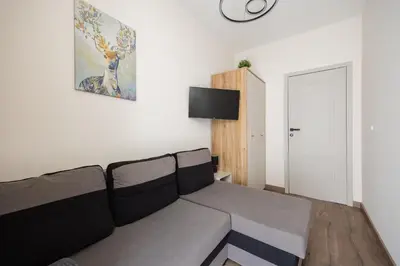 Telewizja i/lub zestaw kina domowego w obiekcie Pokoje Warszawski Świt