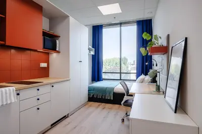 Telewizja i/lub zestaw kina domowego w obiekcie Sky Airport Aparthotel