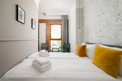 Łóżko lub łóżka w pokoju w obiekcie Metro Młociny Deluxe Apartment by BookingHost