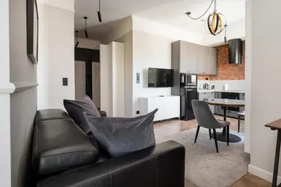 Kuchnia lub aneks kuchenny w obiekcie Metro Młociny Deluxe Apartment by BookingHost