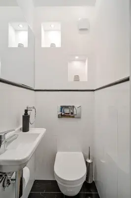 Łazienka w obiekcie Mokotovia Premium Apart 100m2, garaż, winda, 5 łóżek, wanna z hydromasażem, prysznic, 2 toalety, f-VAT