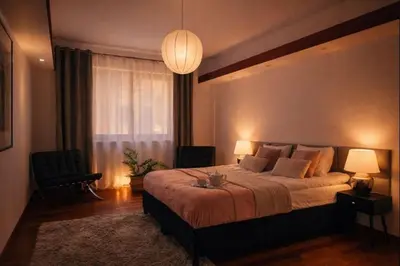 Łóżko lub łóżka w pokoju w obiekcie Mokotovia Premium Apart 100m2, garaż, winda, 5 łóżek, wanna z hydromasażem, prysznic, 2 toalety, f-VAT