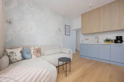 Kuchnia lub aneks kuchenny w obiekcie Family Apartment in Saska Kępa Bright & Functional Interiors with Balcony by Noclegi Renters