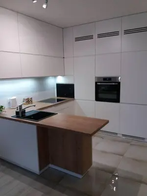 Kuchnia lub aneks kuchenny w obiekcie Luxury Apartment in heart of Warsaw with parking