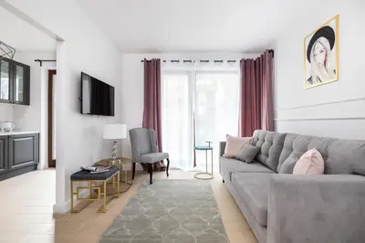 Telewizja i/lub zestaw kina domowego w obiekcie Modern Apartment Warsaw Burakowska By Noclegi Renters