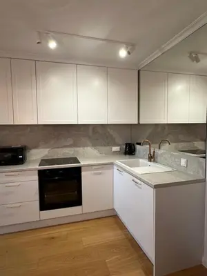 Kuchnia lub aneks kuchenny w obiekcie Skyline Apartament Wola