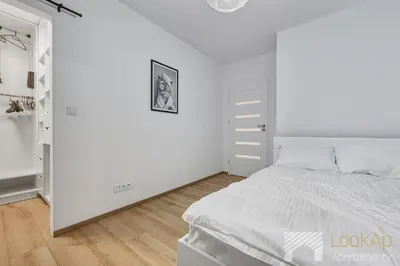 Łóżko lub łóżka w pokoju w obiekcie Nowa Praga by LookAp - darmowy parking!