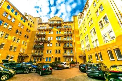 Budynek, w którym mieści się apartament