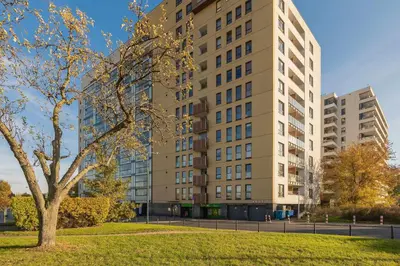 Budynek, w którym mieści się apartament