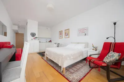 Łóżko lub łóżka w pokoju w obiekcie Polna 54 Panorama Studio Warsaw by Solarento