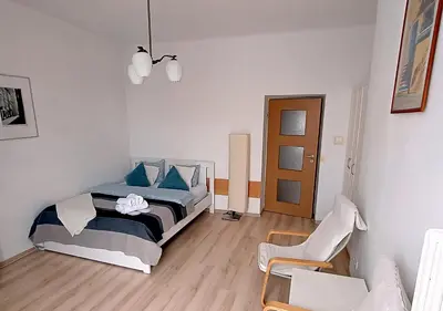 Łóżko lub łóżka w pokoju w obiekcie Roomy Apartment with View in the Center of Warsaw City