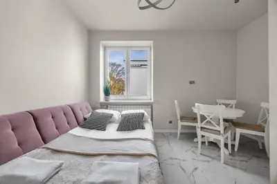 Część wypoczynkowa w obiekcie Ochota Rokosowska Deluxe Studio by BookingHost