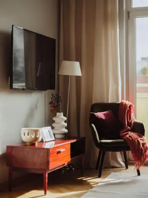 Telewizja i/lub zestaw kina domowego w obiekcie Behind the Scenes Old Town Apartment