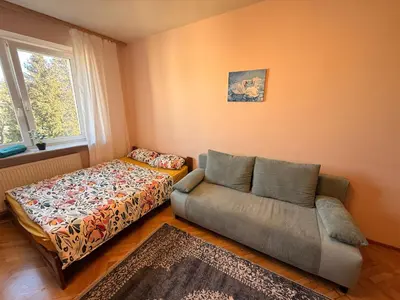 Łóżko lub łóżka w pokoju w obiekcie Cozy Apartmant next to Metro