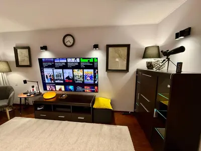 Telewizja i/lub zestaw kina domowego w obiekcie VIEW 4 Panorama 85'TV Wifi 2 GBs Netflix HBO SkyShowMax