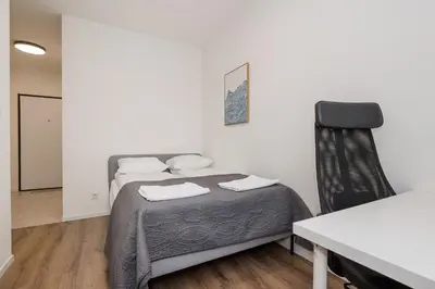 Łóżko lub łóżka w pokoju w obiekcie ShortStayPoland Budki Szczęśliwickie B131