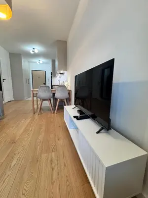Telewizja i/lub zestaw kina domowego w obiekcie Forest Apart IX Aleje Jerozolimskie