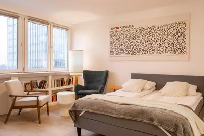 Łóżko lub łóżka w pokoju w obiekcie Studio Apartment with a City View | Metro Świętokrzyska