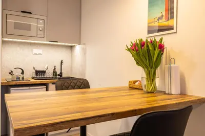 Kuchnia lub aneks kuchenny w obiekcie Studio Apartment with a City View | Metro Świętokrzyska