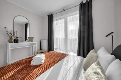 Łóżko lub łóżka w pokoju w obiekcie Yellow Soho Factory Elegant Apartment by BookingHost