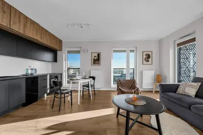 Kuchnia lub aneks kuchenny w obiekcie Yellow Soho Factory Elegant Apartment by BookingHost