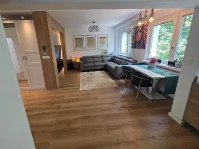 Część wypoczynkowa w obiekcie Deluxe Apartment with 2 Bedrooms and fireplace - PERFECT LOCATION - QUIET-NEW