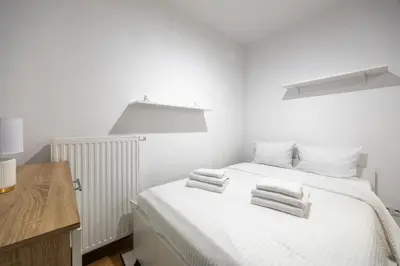 Łóżko lub łóżka w pokoju w obiekcie Marywilska Comfort Apartment by BookingHost