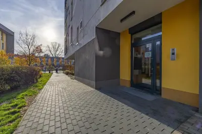Budynek, w którym mieści się apartament