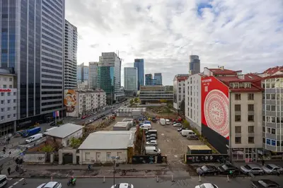 Widok na miasto Warszawa z tego apartamentu