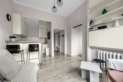 Kuchnia lub aneks kuchenny w obiekcie Żelazna Cozy Nest Apartment by BookingHost