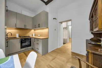 Kuchnia lub aneks kuchenny w obiekcie Warsaw Heartline Apartment by BookingHost
