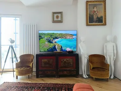 Telewizja i/lub zestaw kina domowego w obiekcie Bliska Wola Towers 2 bedrooms apartment