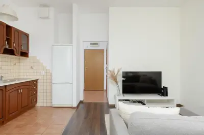 Telewizja i/lub zestaw kina domowego w obiekcie Pool & Cozy Apartment Warszawa Bukowińska by Solarento