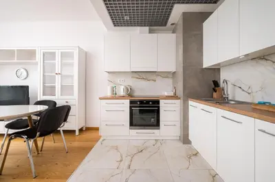 Kuchnia lub aneks kuchenny w obiekcie Kolska Spacious Apartment by BookingHost