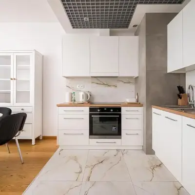 Kolska Spacious Apartment by BookingHost