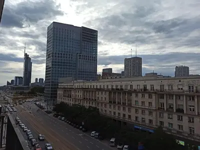 Widok na miasto Warszawa z tego apartamentu