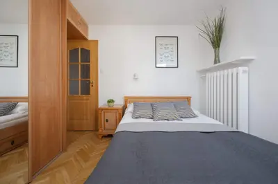 Łóżko lub łóżka w pokoju w obiekcie Wola Spacious 3-bedroom Apartment Close to the Metro by Noclegi Renters