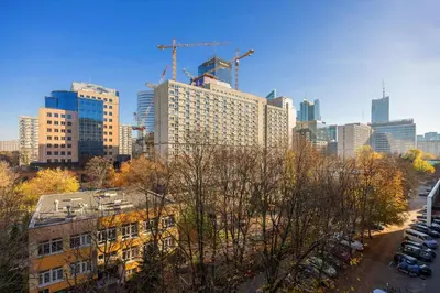 Widok na miasto Warszawa z tego apartamentu
