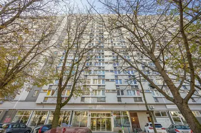 Budynek, w którym mieści się apartament