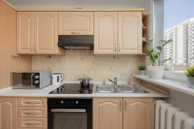 Kuchnia lub aneks kuchenny w obiekcie Wola Spacious 3-bedroom Apartment Close to the Metro by Noclegi Renters