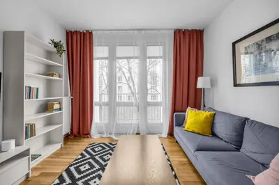Część wypoczynkowa w obiekcie Bachmacka Modern Chic Apartment by BookingHost