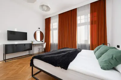 Łóżko lub łóżka w pokoju w obiekcie Spacious and Elegant Apartment in Warsaw with Parking Near PGE by Noclegi Renters