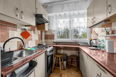Kuchnia lub aneks kuchenny w obiekcie Bielany Standard Apartment by BookingHost